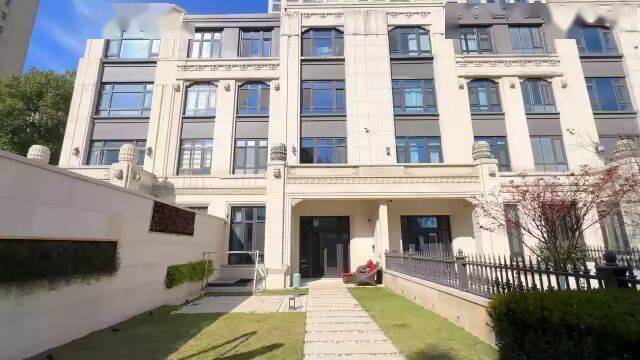 顶豪排屋起拍价直降近8500万!尊龙凯时链接“捡漏”时刻?江河汇(图10) 顶豪排屋起拍价直降近8500万!尊龙凯时链接“捡漏”时刻?江河汇(图10)